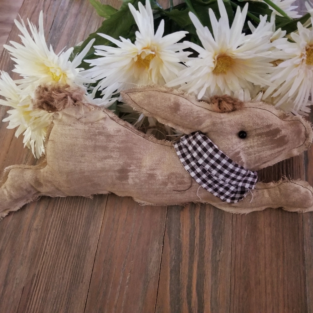 Adorable Farm House Bunny $5 ⬇️ Retail